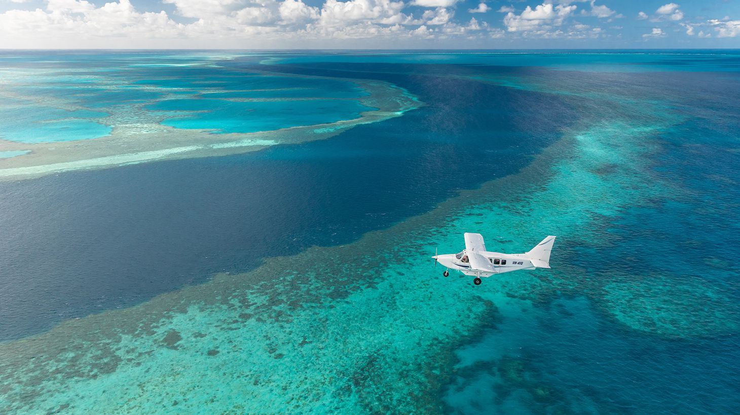 One-Hour Scenic Flight Over Whitsunday Islands & Great Barrier Reef 4