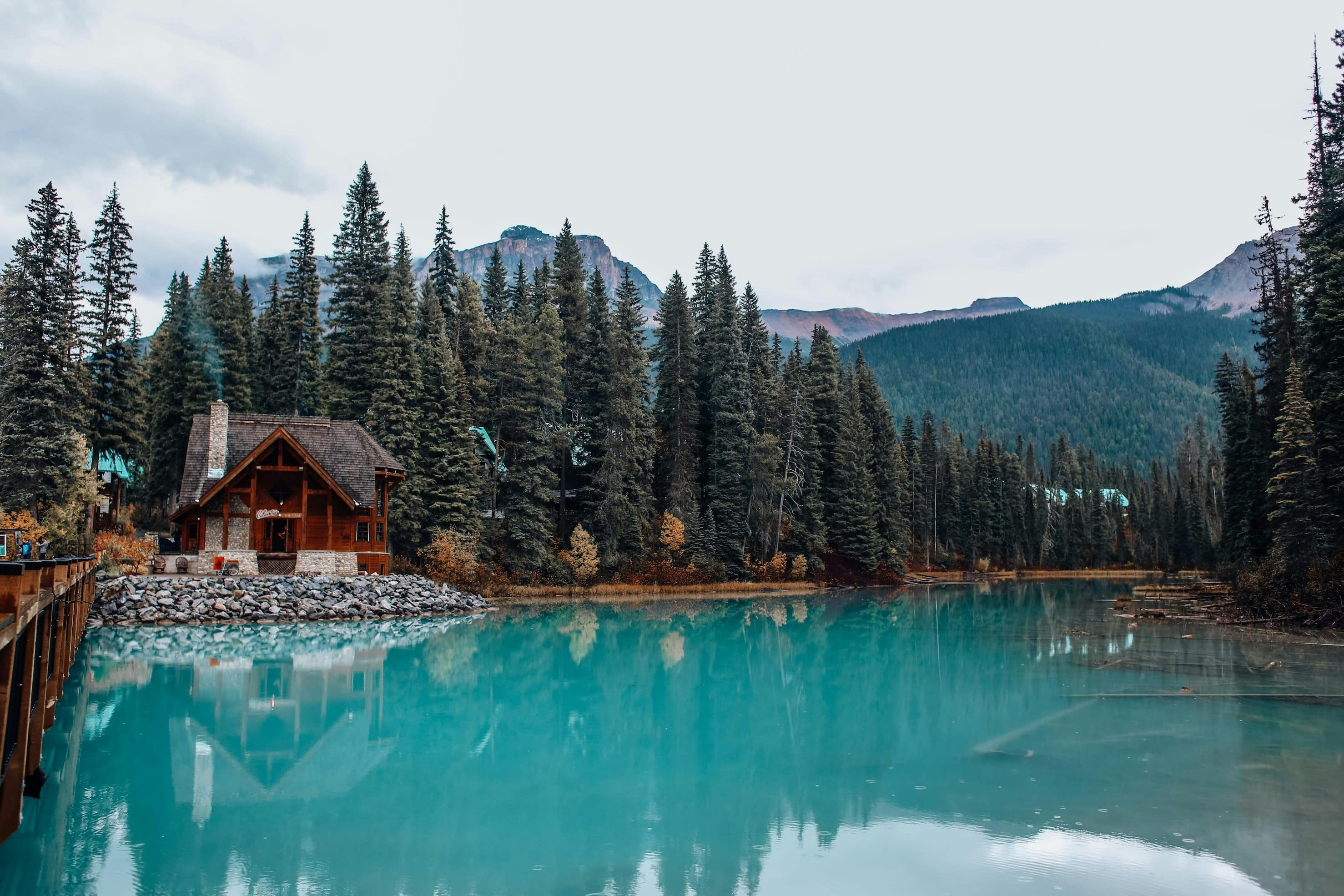Emerald Lake (Optional Canoe) & Takakkaw Falls Premium Small Group