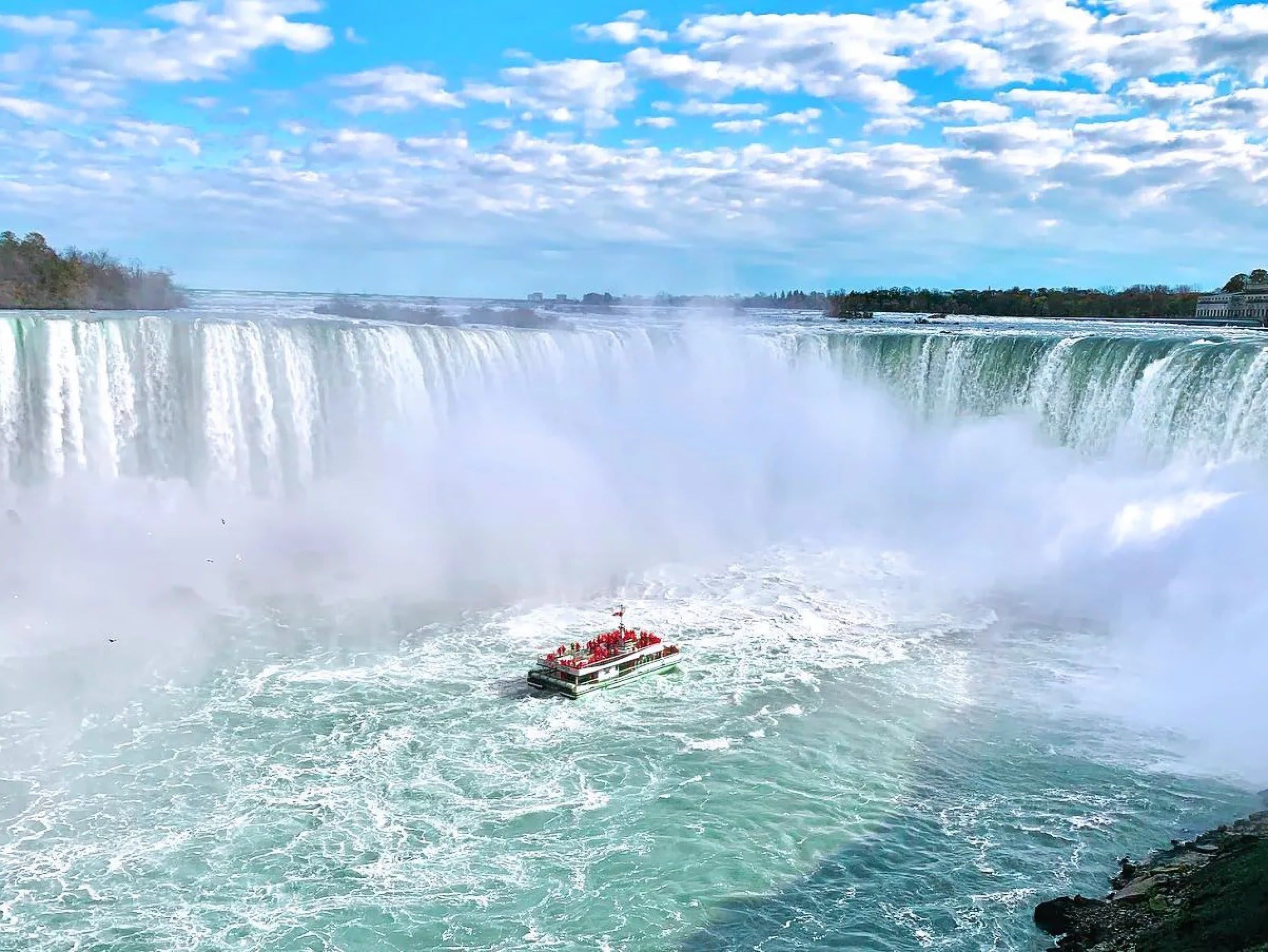Canada: Niagara Falls Boat Tour with Lunch & Maple Tasting