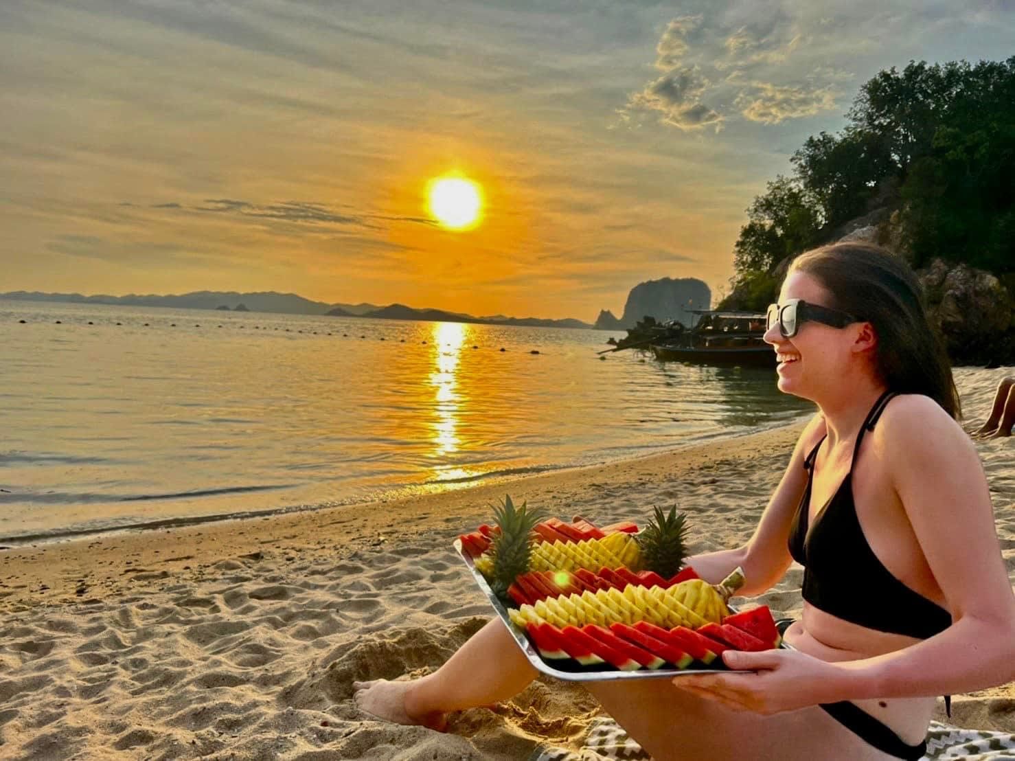 Krabi : excursion d’une demi-journée à Hong Island avec coucher de soleil et snorkeling bioluminescent