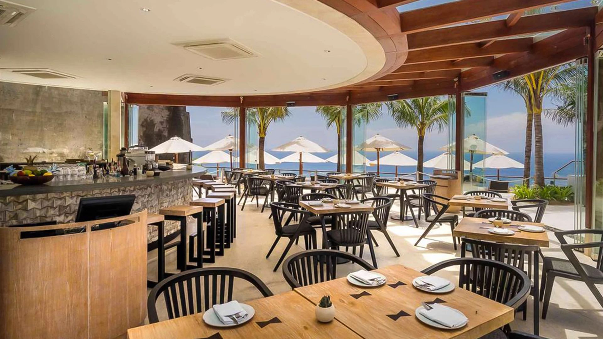 Live Leisurely with a Pass to Five-Star Resort The Edge & OneEighty Day Club in Bali  2
