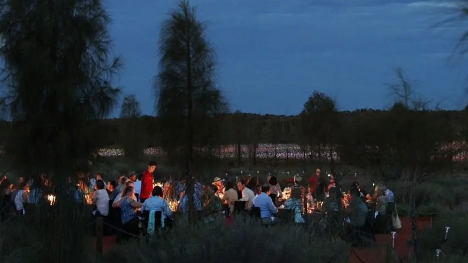 4,5-stündiges Field of Light-Dinner mit Drei-Gänge-Buffet und Sternebeobachtung 4