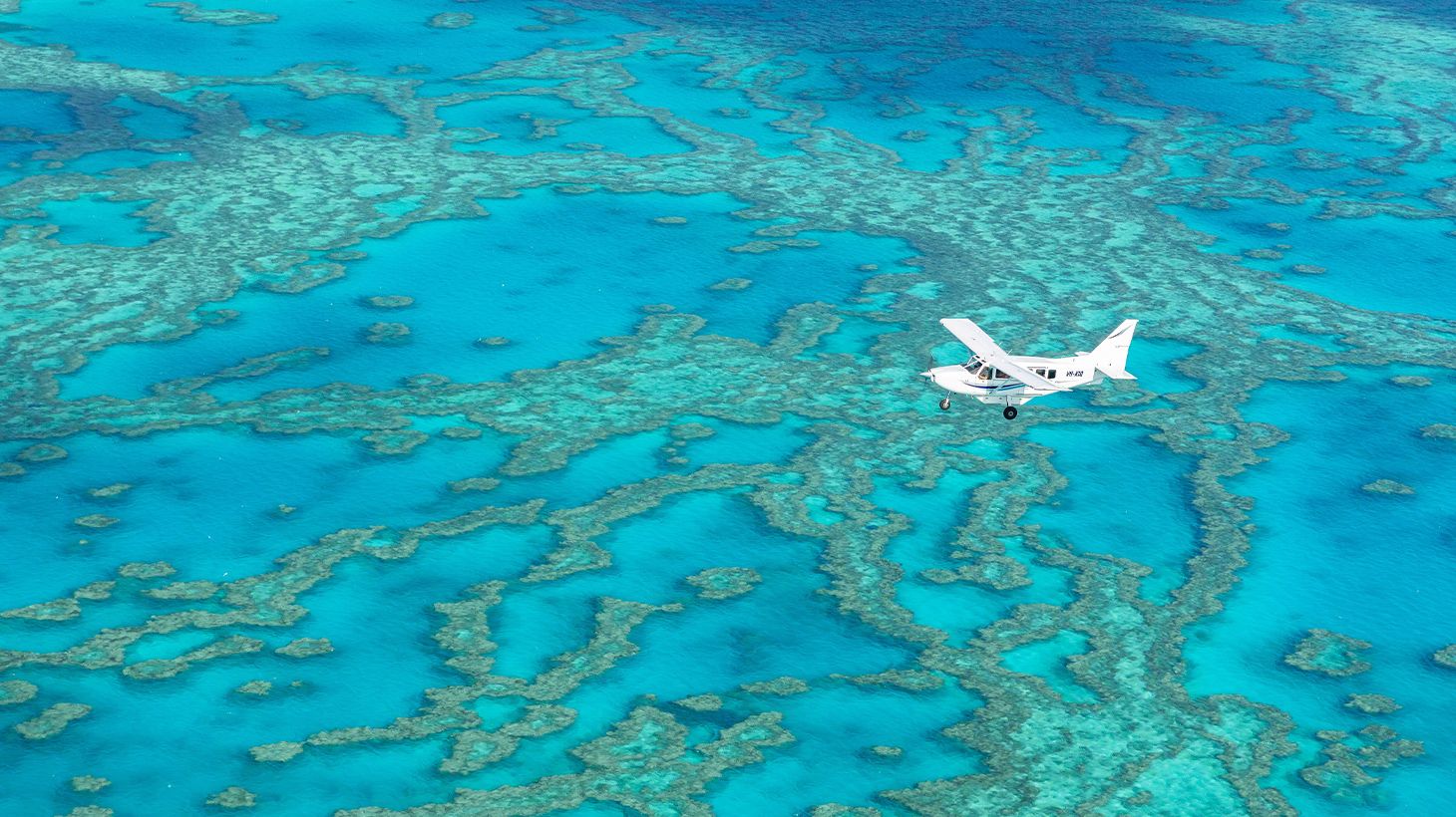 One-Hour Scenic Flight Over Whitsunday Islands & Great Barrier Reef 2