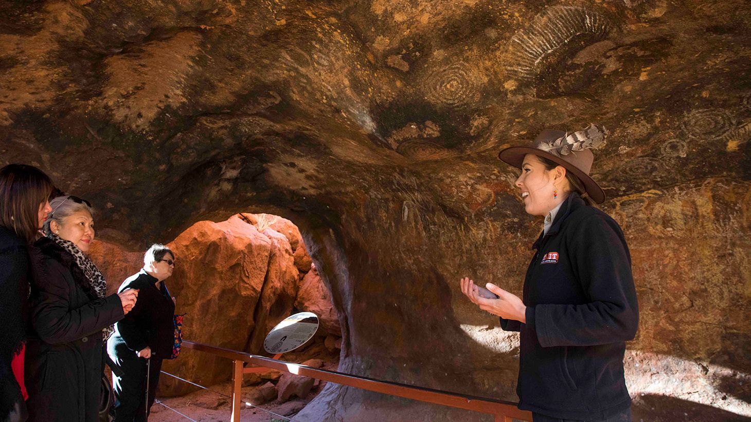 Uluru: Three-Hour Guided Uluru Highlights Tour with Picnic Breakfast 2