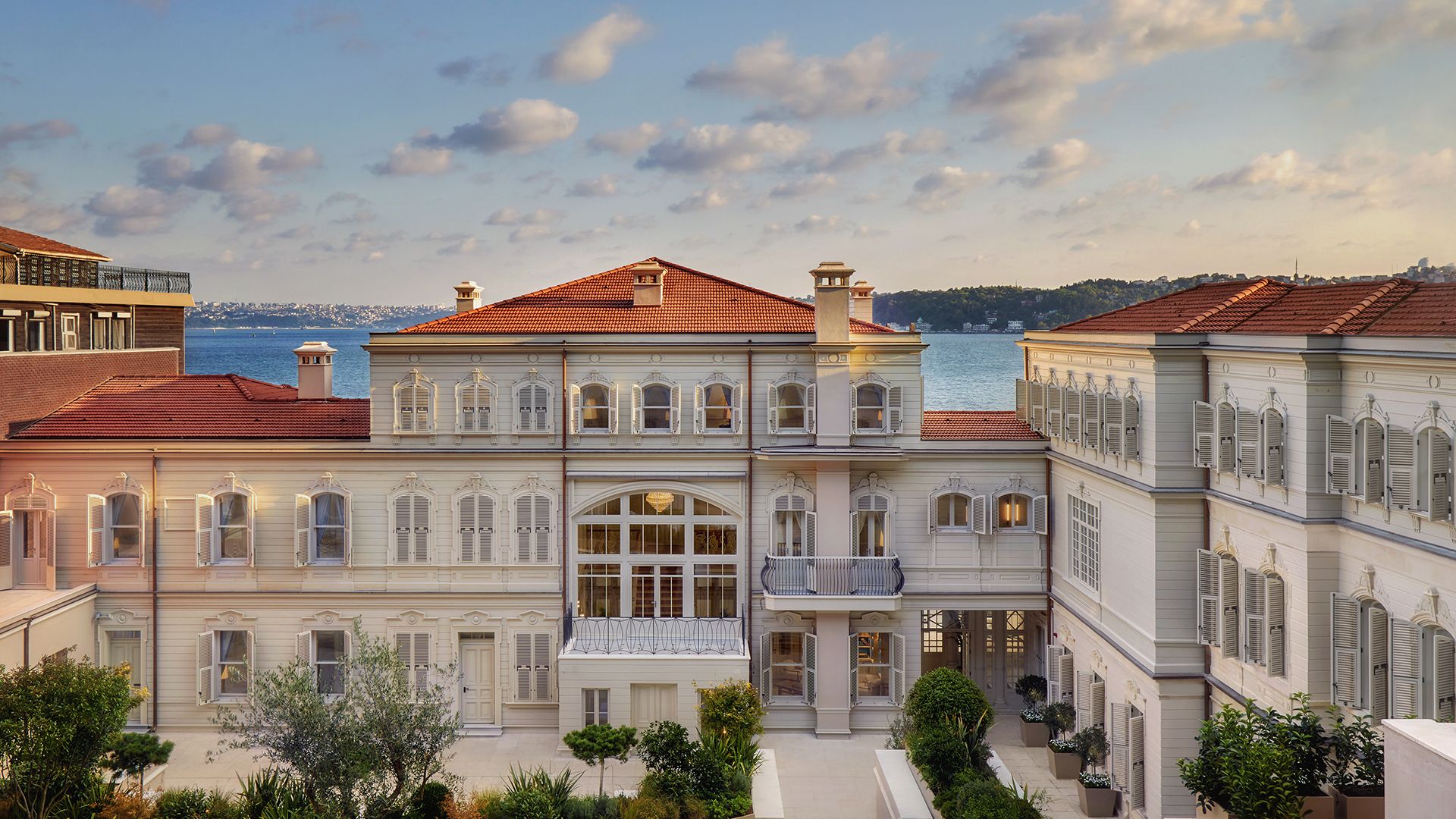 Istanbul Five-Star Heritage Mansion Escape on the Banks of the Bosphorus Strait