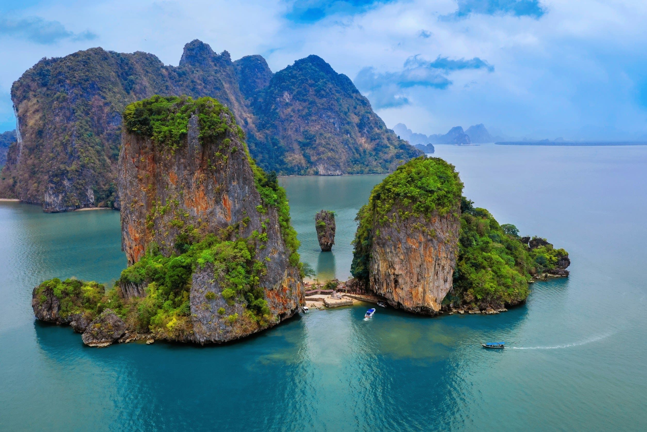 Île James Bond et île Hong en hors-bord, grand bateau ou bateau à longue queue