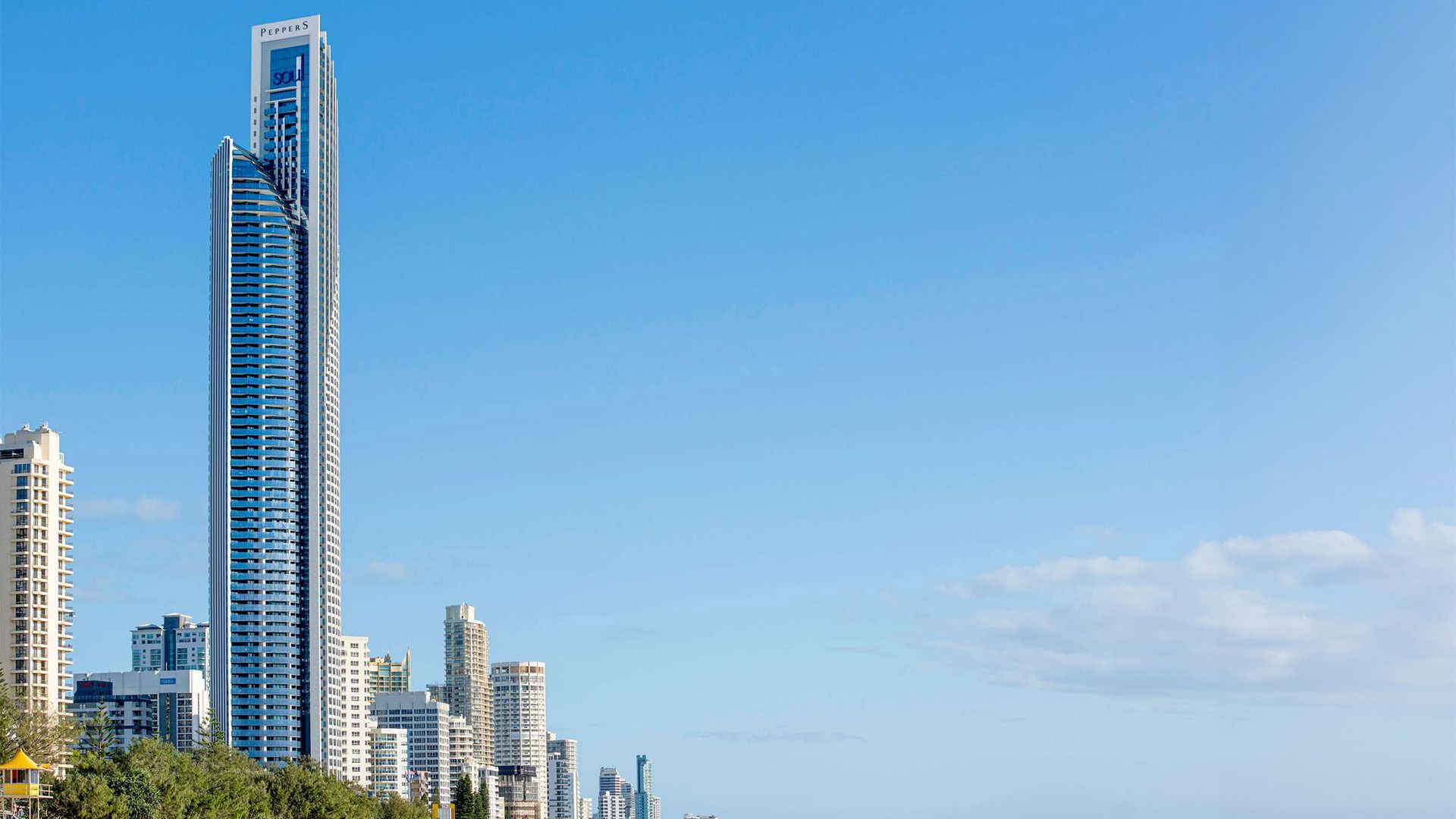 Beachfront Surfers Paradise Apartments for Four Guests with Unlimited Dreamworld & SkyPoint Entry