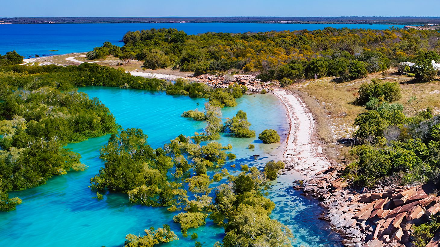 Full-Day Cygnet Bay Tour with Guided Pearl Harvest, Lunch, Beer Tasting & Transfers