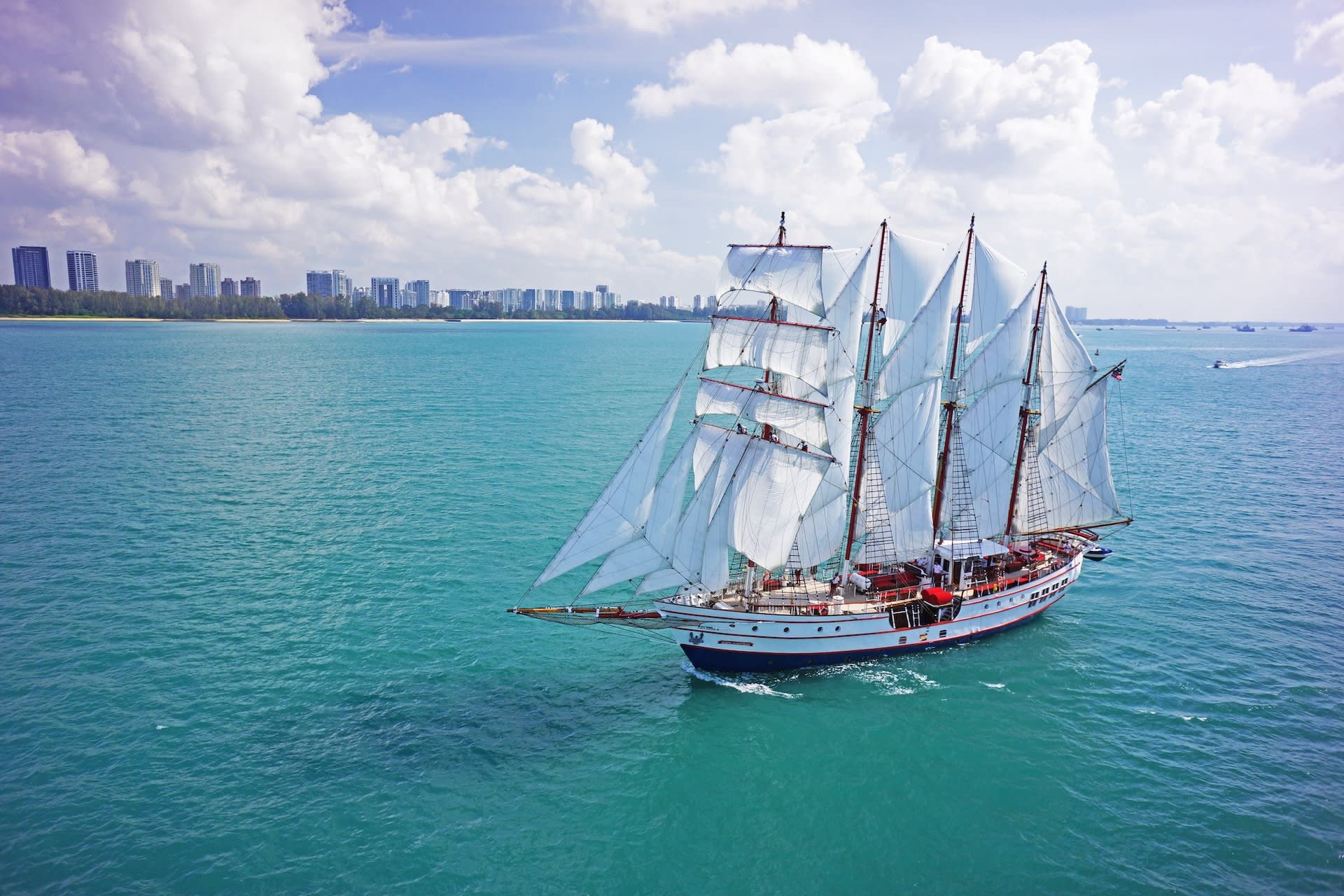 Singapore's Royal Albatross City Lights & Sunset Dinner Cruise