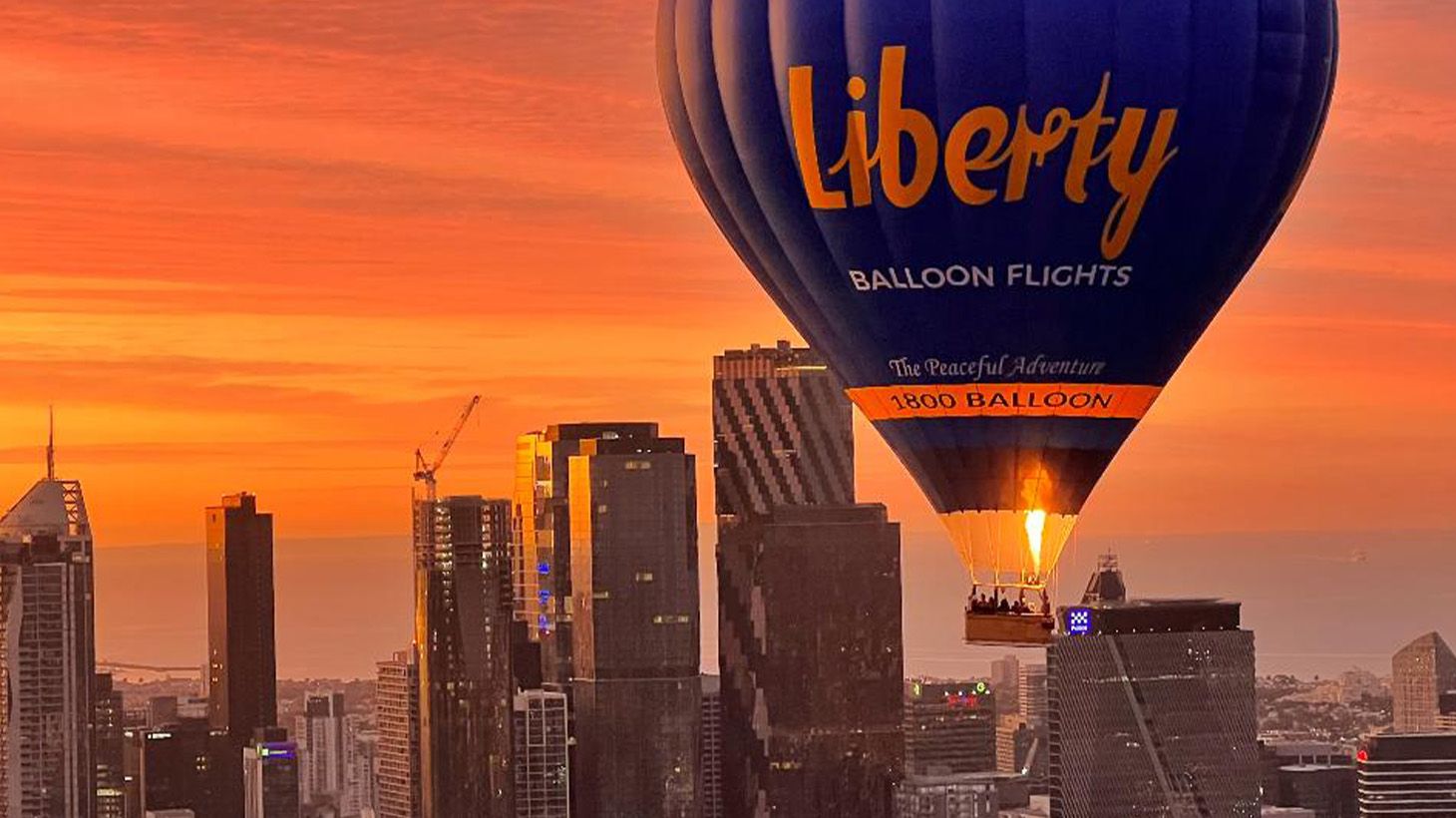 Enjoy Spectacular Views on an Early Morning Weekday Hot Air Balloon Flight over Melbourne CBD