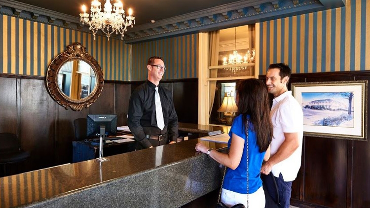 1 or 2 Nights in Rotorua for 2, Cooked Breakfast & Late Checkout from