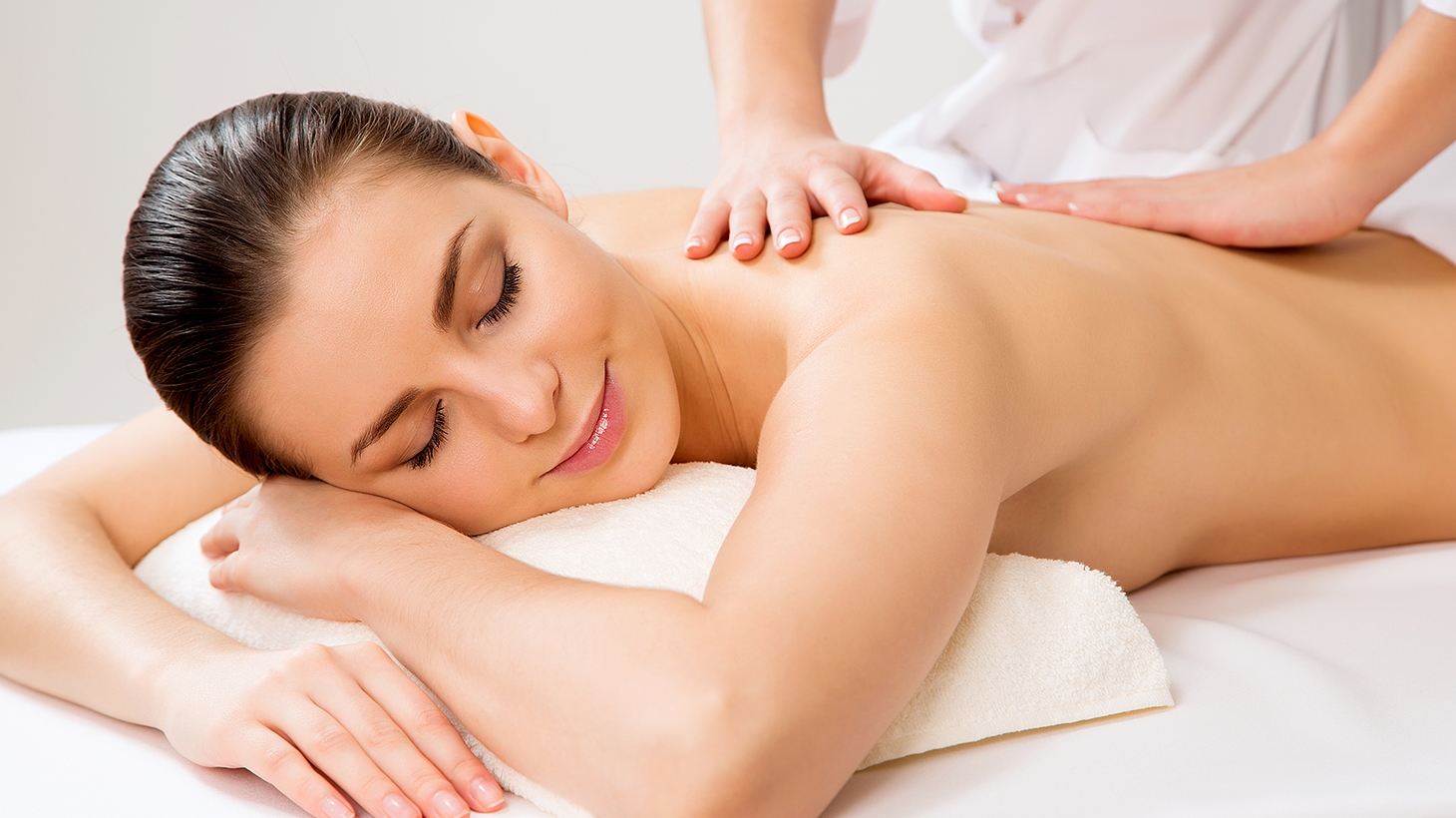 LiveSmart: Massage Therapy Complements the Natural 