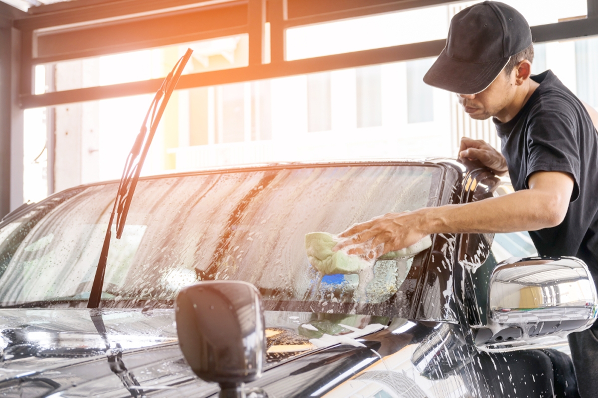 Wash works. Мойка авто промышленность. Car Wash worker. Carper Wash worker. Рабочее утро картинки на мойке.