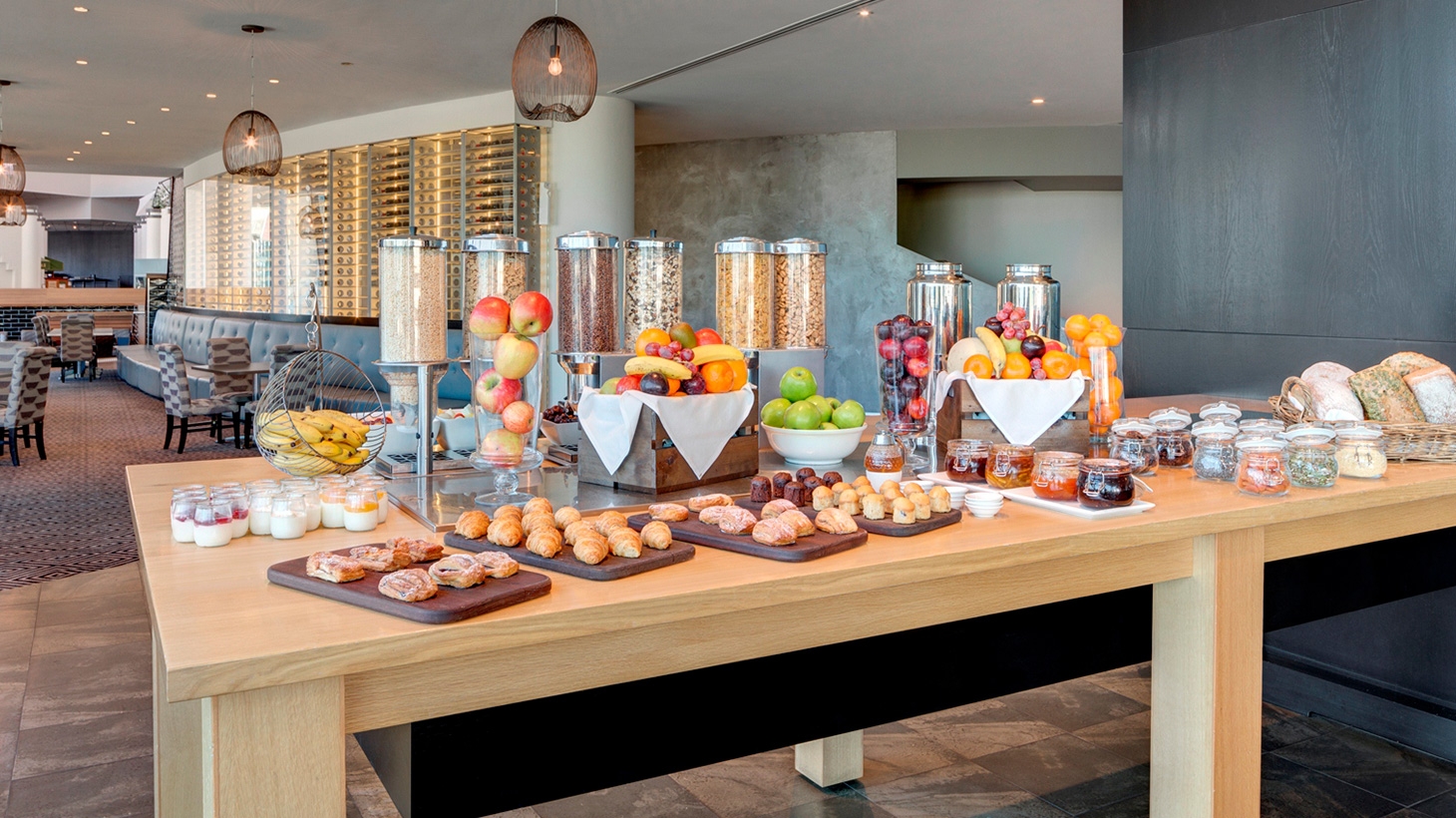 AYCE Hotel Buffet Brekkie and Drinks by Scarborough Beach