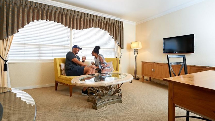 1 or 2 Nights in Rotorua for 2, Cooked Breakfast & Late Checkout from