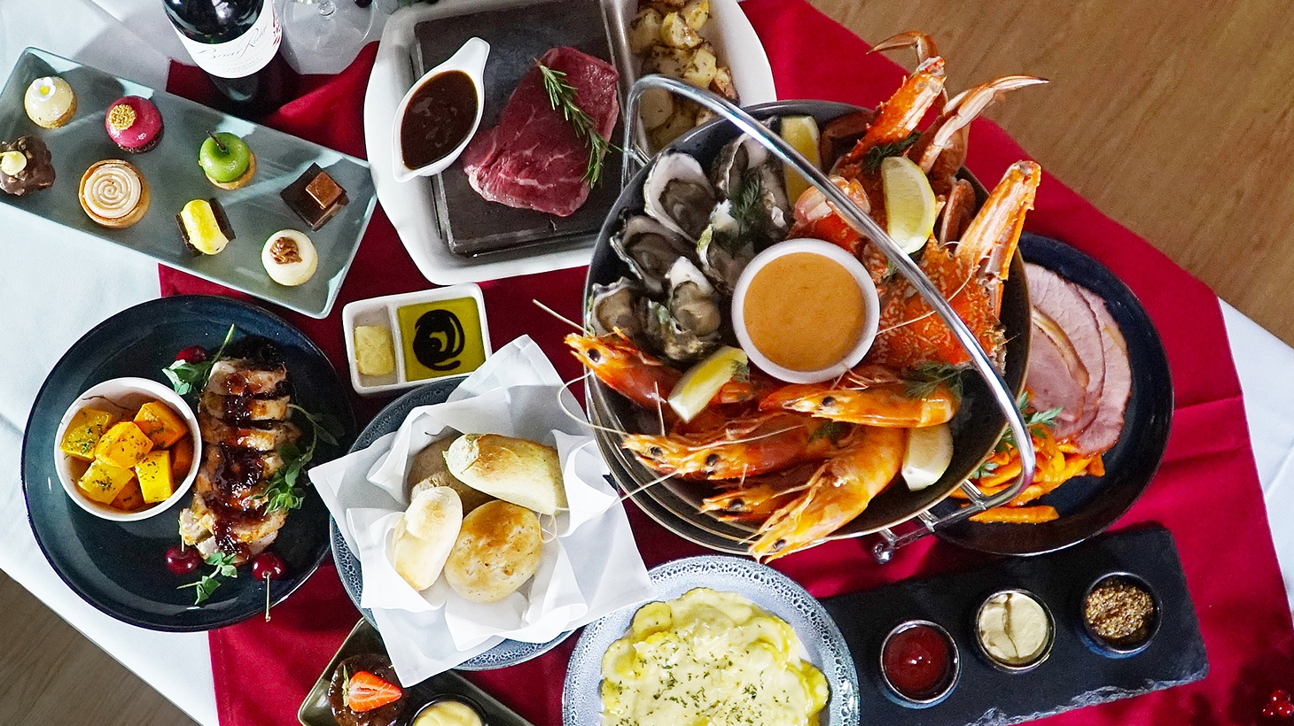 Christmas Time Seafood Table Feast with Wine in Darling Harbour from