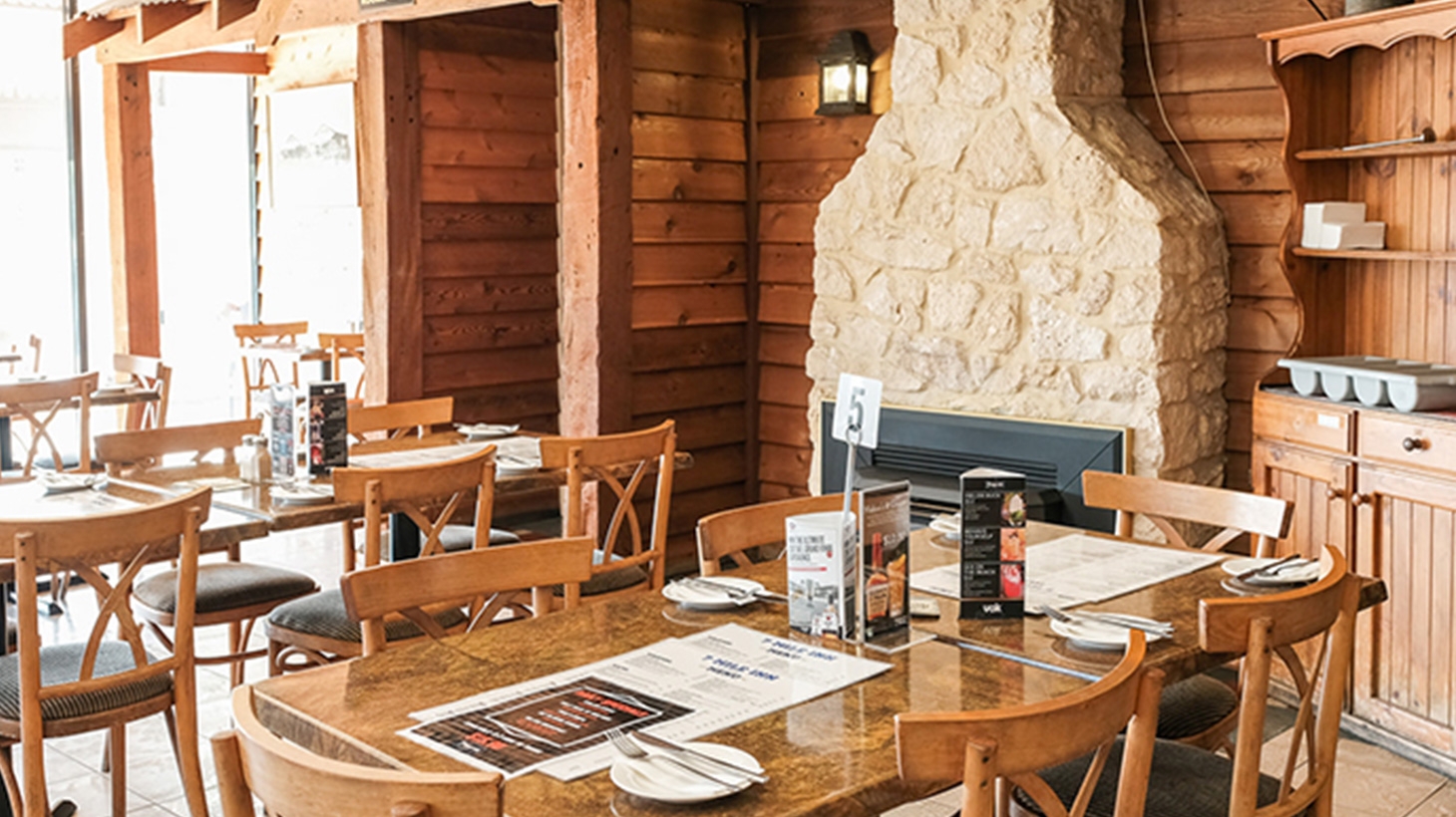 Save 51 On A Two Course Meal For Two With Wine Beer Or Cider At Iconic Seven Mile Inn Scoopon