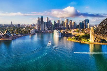 Four-Hour Sydney Harbour Boxing Day Cruise with Seafood Buffet and Free-Flowing Drinks