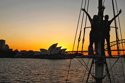 Sydney: Spectacular 1.5-Hour Twilight Dinner Cruise on the Harbour