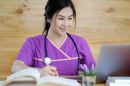 Manage Anxiety with an Online Course