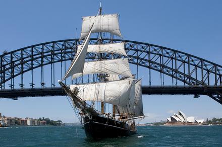Sydney: Immerse Yourself in a Historical Convict, Castles & Champagne Cruise on Sydney Harbour