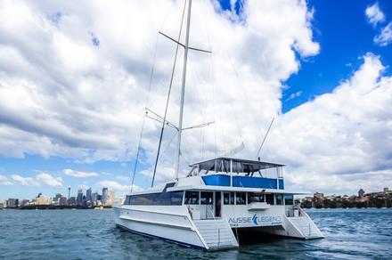 Sydney: Three-Hour Boxing Day Cruise with Buffet Lunch, DJ & Free-Flowing Drinks Package