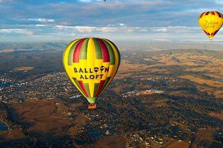 Hunter Valley: Breathtaking Sunrise Hot Air Balloon Flight with Gourmet Breakfast & Sparkling Wine Tasting