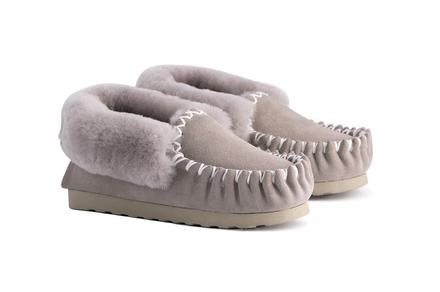 Aus Wooli Women's Stitched Sheepskin Moccasin | Light Grey
