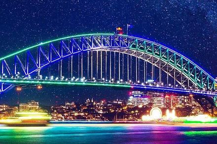 Sydney: 90-Minute Vivid Sydney Harbour Cruise with Glass of Sparkling Wine or Soft Drink on Arrival