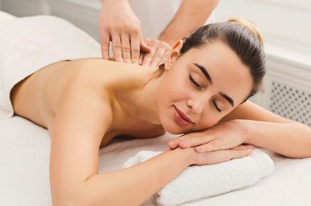 Treat Yourself to a Deluxe Pamper Package in Miranda