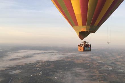 Camden: Scenic Sunrise Balloon Flight & Breakfast Over Camden Valley 