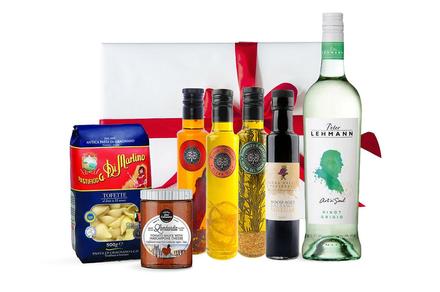Deluxe Red or White Wine and Nibbles Hampers