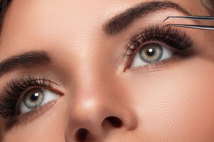 Full Set of Eyelash Extensions in Petone