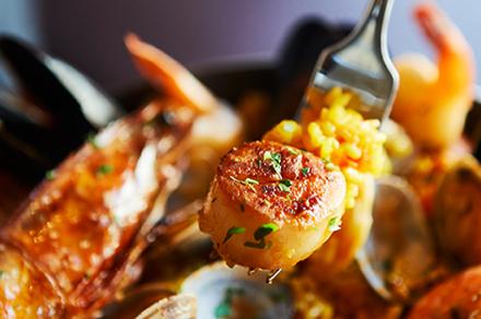 Melbourne: Three-Hour Authentic Paella Group Cooking Class with Market Tour & Glass of Sangria