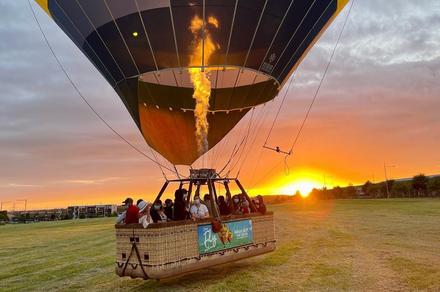 Camden: Scenic Sunrise Balloon Flight & Breakfast over Camden Valley