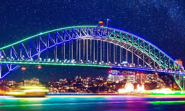 90-Minute Vivid Cruise with Champagne Cocktail & Free-Flowing Drinks