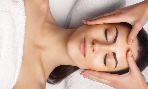 Wellington: Refresh Your Skin with a Customised Facial Package in Lower Hutt