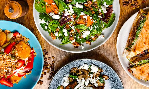 Book Your Table at Hoochie Mamma Cafe in Newtown