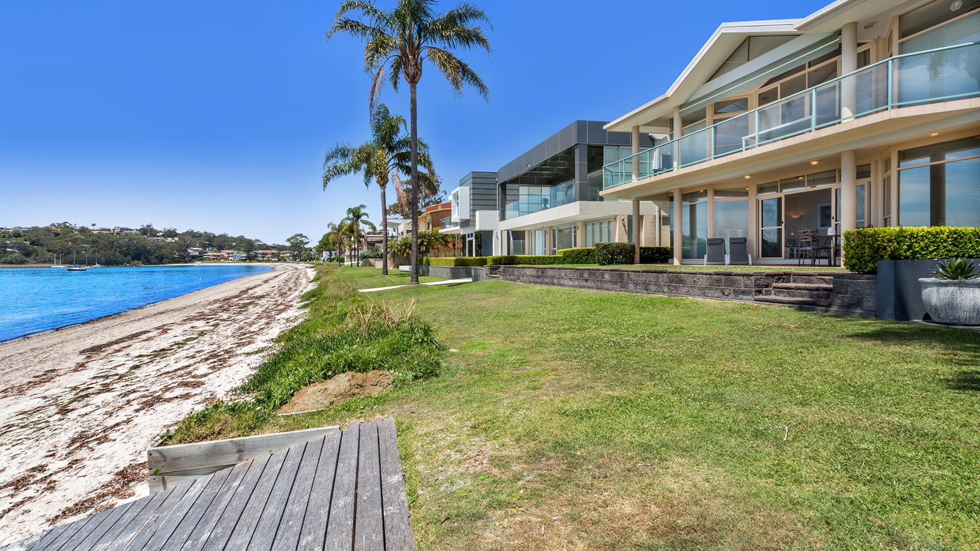 port-stephens-waterfront-stay-with-direct-beach-access-for-up-to-8