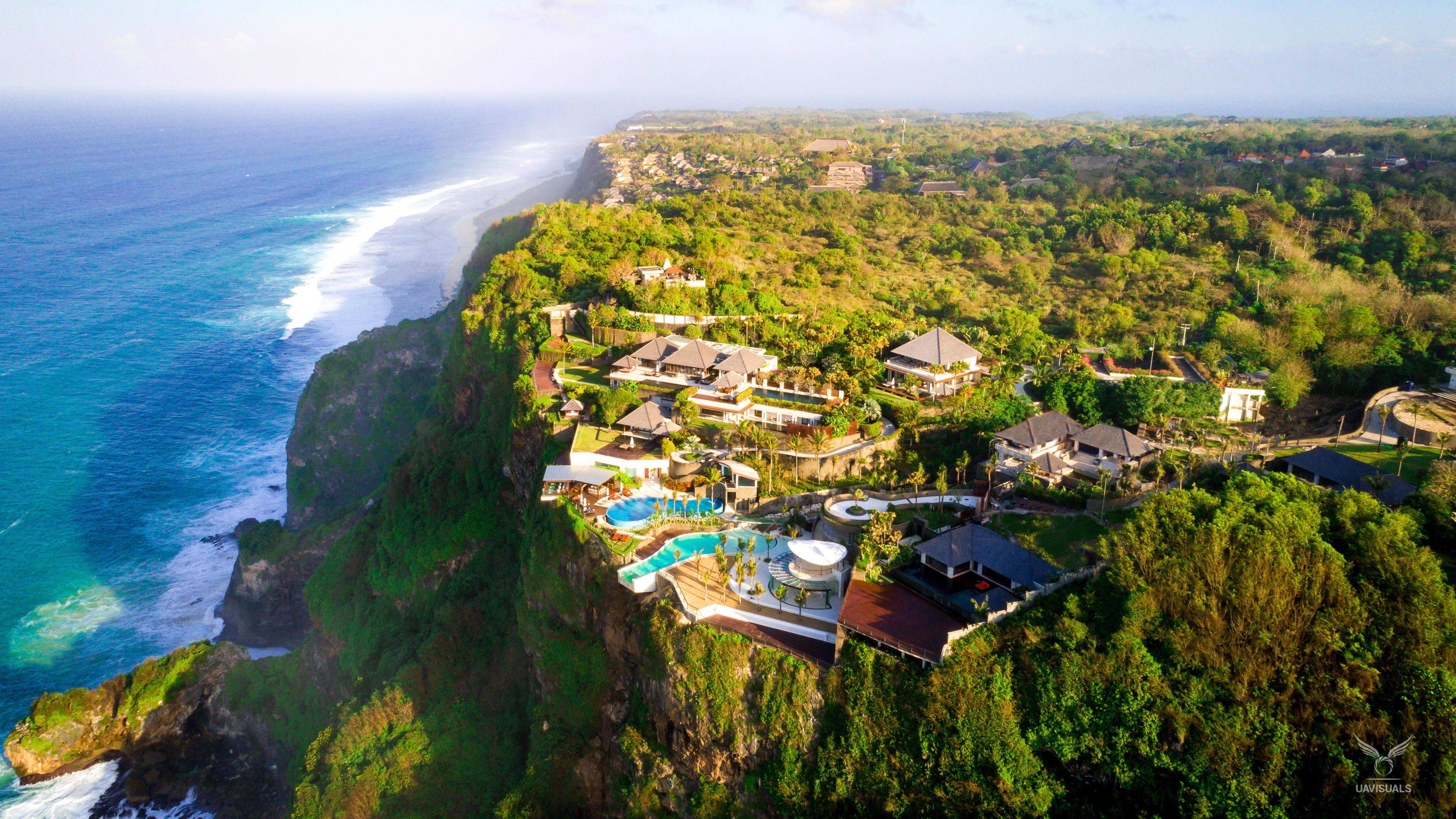  Bali  Villa Luxury with Glass Bottom Cliffside Pool Daily 