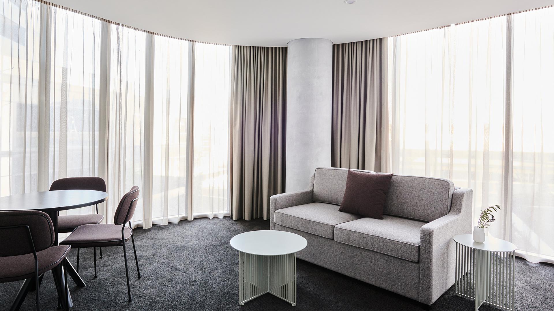 Relaxing Canberra Apartment Stay with Wine, Canberra, ACT