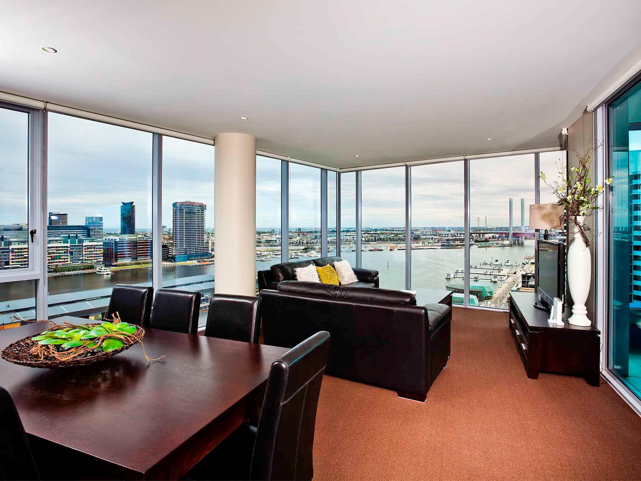 Stylish Apartment Stay in the Heart of Melbourne’s Docklands