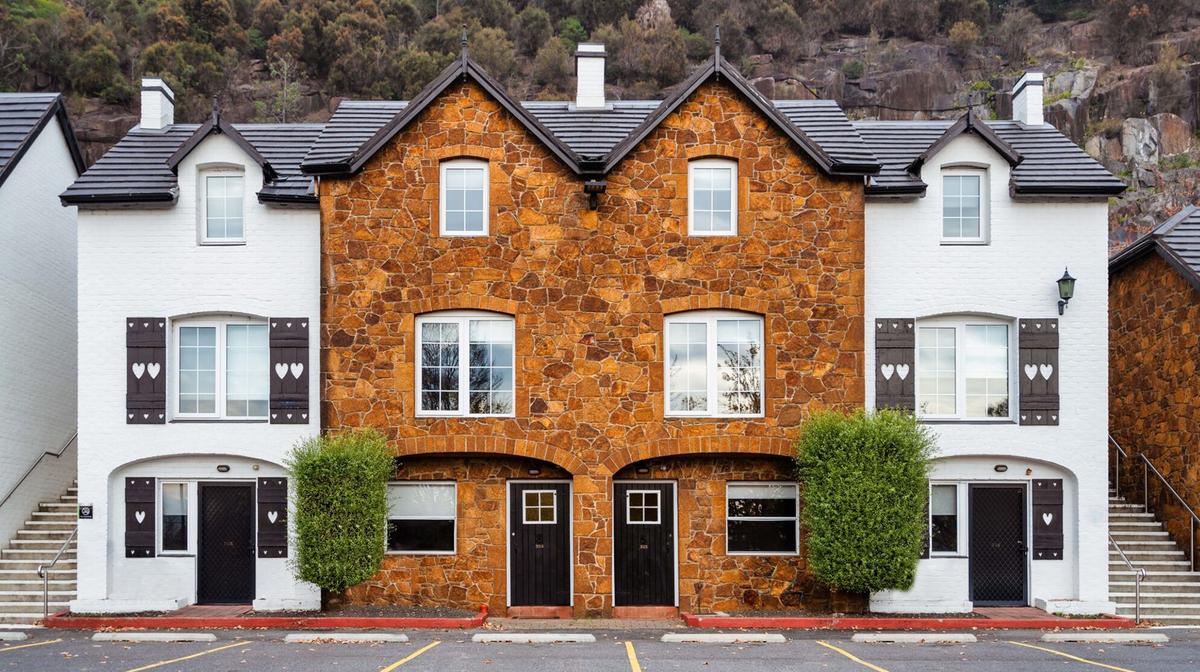 Charming Heritage-Listed Launceston Stay near CBD & Adventure Park