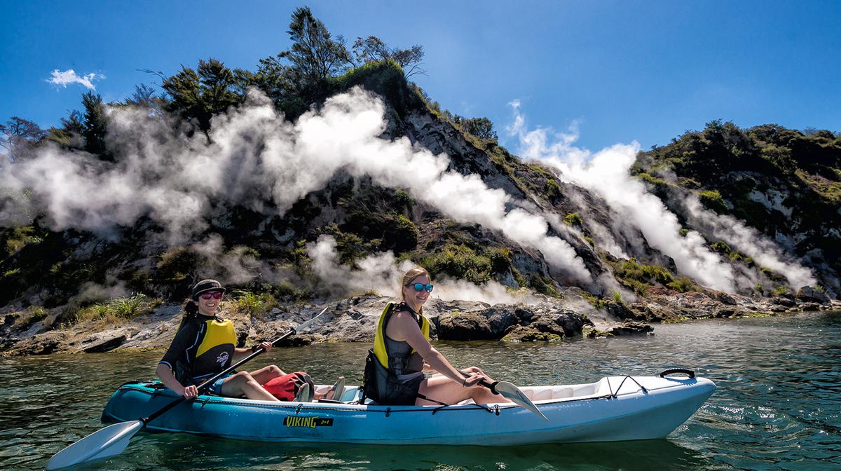 Rotorua: Geothermal Steaming Cliffs Kayak Tour on Lake Rotomahana