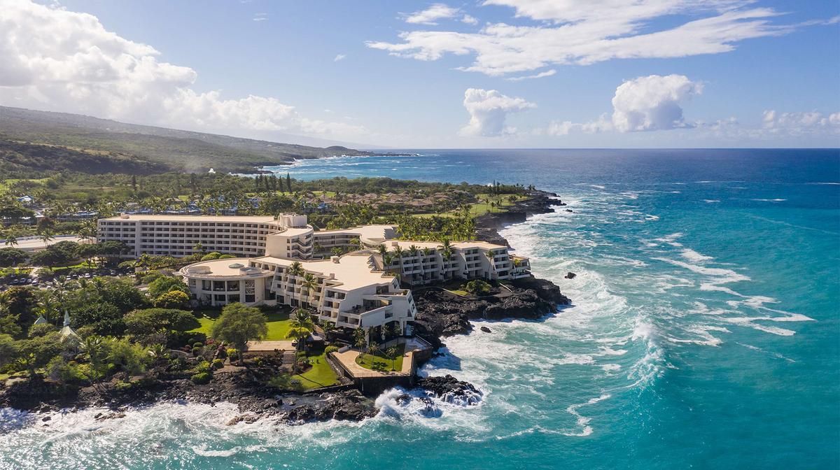 Hawaii Kona Coast Oceanfront Oasis on Keauhou Bay with Daily Breakfast & Two Children Stay Free