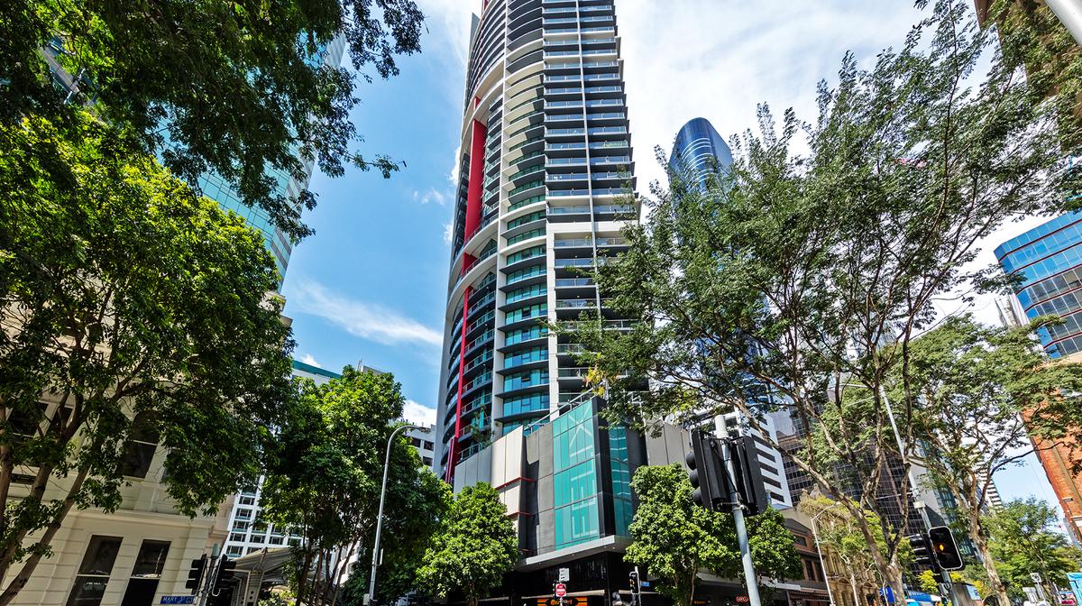 Self-Contained Brisbane Apartments Overlooking the Brisbane River with Pool, Spa & Sauna