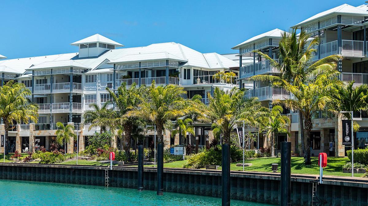 Stylish Airlie Beach Apartment Escape for up to Seven Guests with Views of the Whitsundays