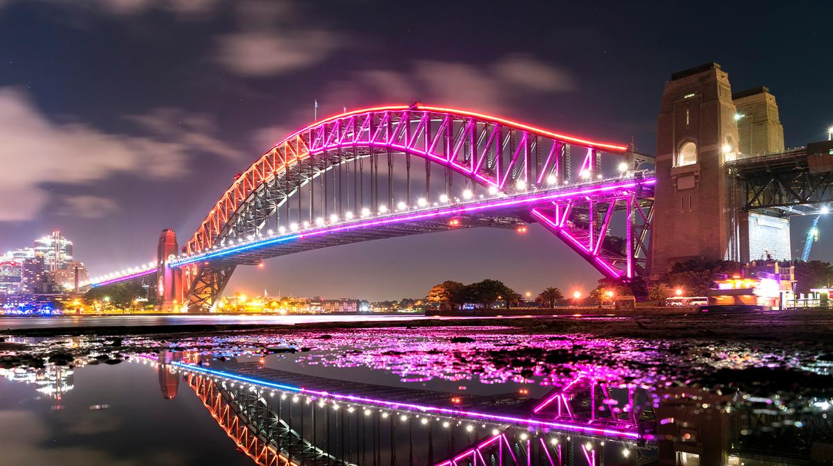 Sydney: 1.5-Hour Vivid Harbour Cruise aboard the Fleetwing II with Canapes & Drink