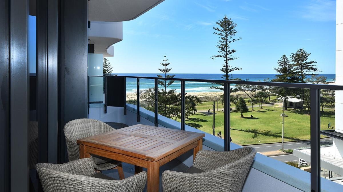 Gold Coast Luxe Self-Contained Two-Bedroom Apartment Stay Overlooking Kirra Beach