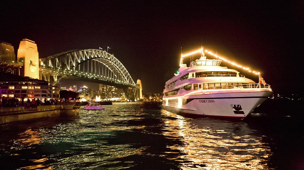 Sydney: Four-Course Sydney Harbour Dinner Cruise with Superb Views